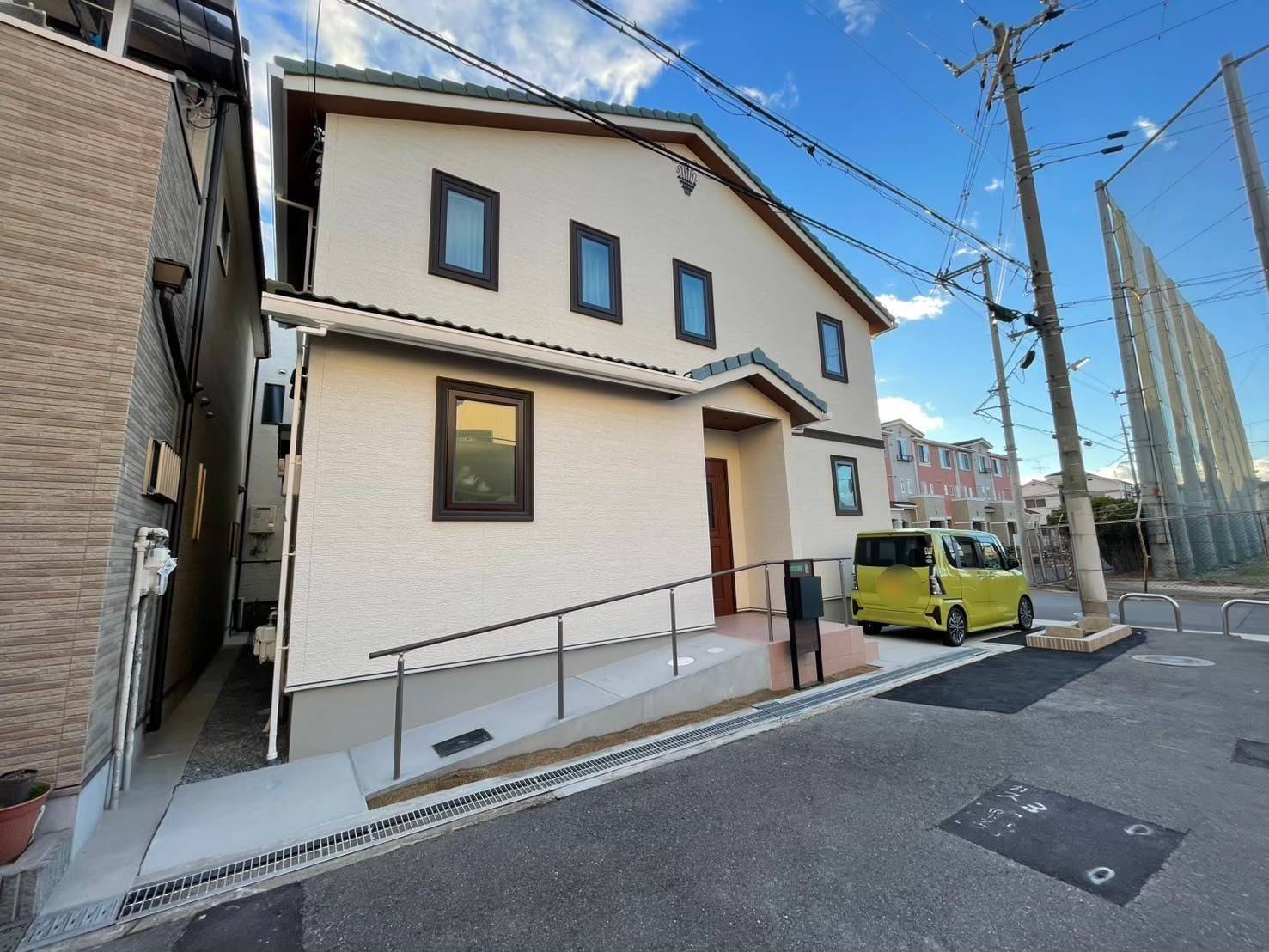 スロープのあるオープン外構